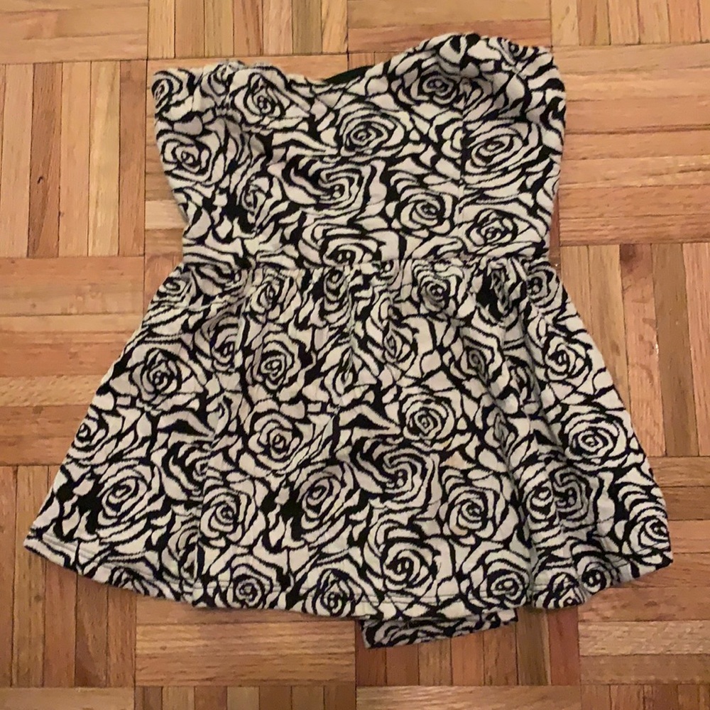 Urban Outfitters strapless rose top